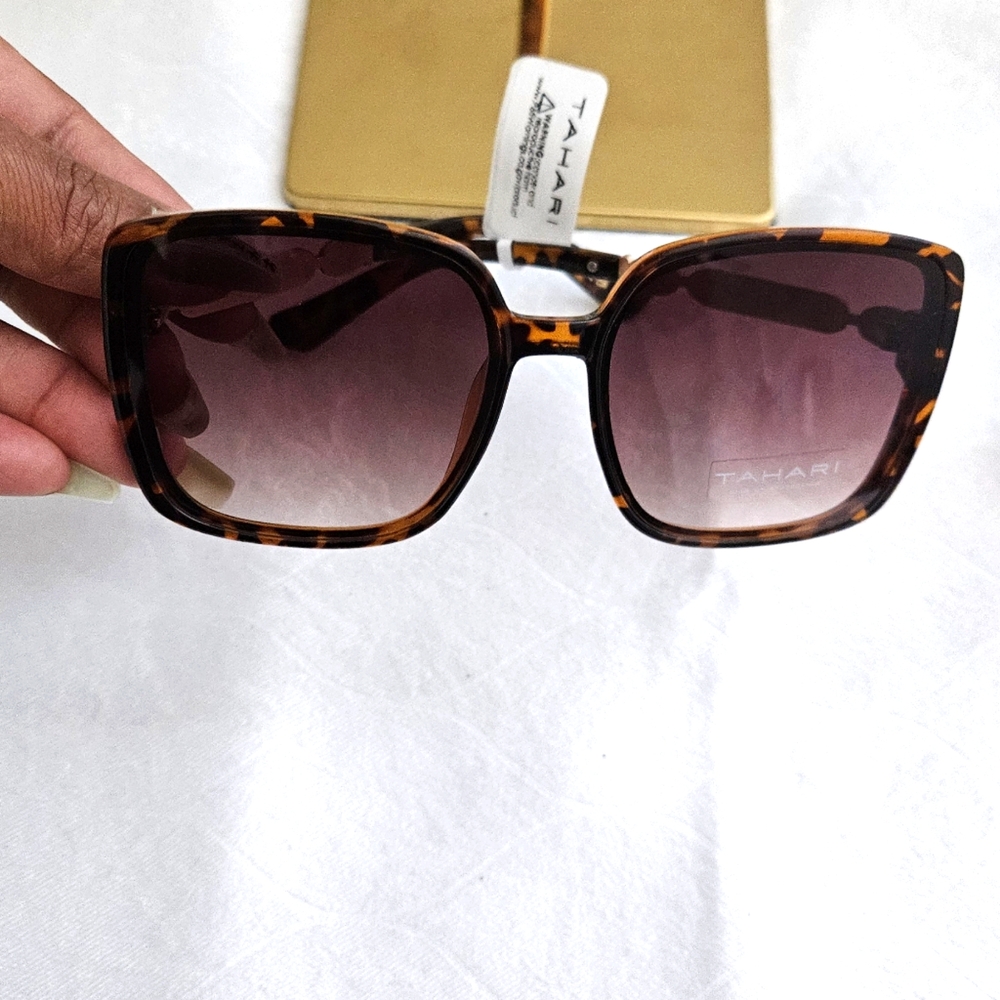 NWT🌸🌸TAHAIRI SUNGLASSES🌸🌸